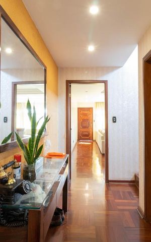 Casa à venda com 130m², 5 quartos e 4 vagas Casa à venda com 130m², 5 quartos e 4 vagasCorredor