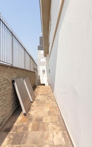 Casa à venda com 130m², 5 quartos e 4 vagas Casa à venda com 130m², 5 quartos e 4 vagasCorredor Lateral Externo