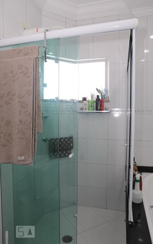 Casa à venda com 244m², 4 quartos e 4 vagasBanheiro do Quarto 1