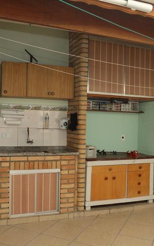 Casa à venda com 244m², 4 quartos e 4 vagasQuintal com Churrasqueira