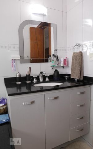 Casa à venda com 244m², 4 quartos e 4 vagasBanheiro do Quarto 1