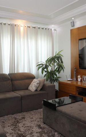 Casa à venda com 244m², 4 quartos e 4 vagasSala