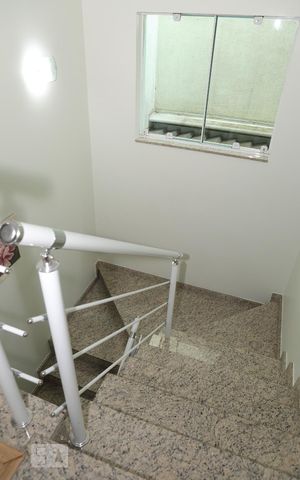 Casa à venda com 244m², 4 quartos e 4 vagasEscada