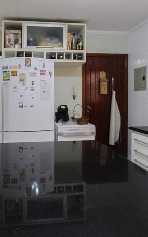 Casa à venda com 320m², 3 quartos e 4 vagas Casa à venda com 320m², 3 quartos e 4 vagasCozinha