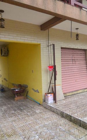 Casa à venda com 176m², 5 quartos e 6 vagasPátio