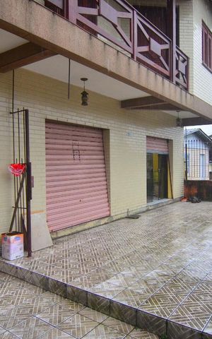 Casa à venda com 176m², 5 quartos e 6 vagasPátio