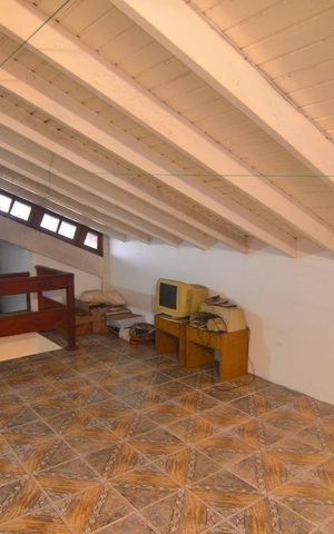Casa à venda com 176m², 5 quartos e 6 vagasSótão