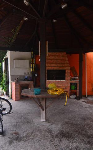Casa à venda com 176m², 5 quartos e 6 vagasQuiosque