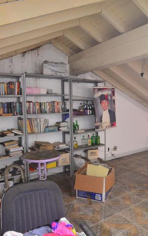 Casa à venda com 176m², 5 quartos e 6 vagasSótão