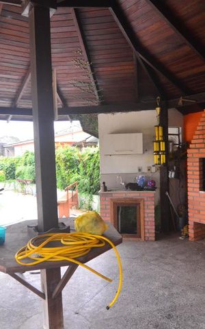 Casa à venda com 176m², 5 quartos e 6 vagasQuiosque