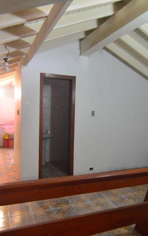 Casa à venda com 176m², 5 quartos e 6 vagasSótão