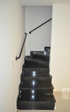 Casa de condomínio para alugar com 51m², 2 quartos e 1 vagaEscada