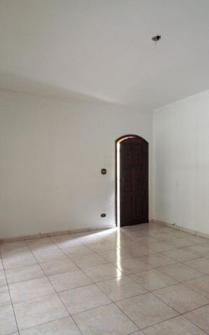 Casa à venda com 170m², 3 quartos e 4 vagas Casa à venda com 170m², 3 quartos e 4 vagasSala