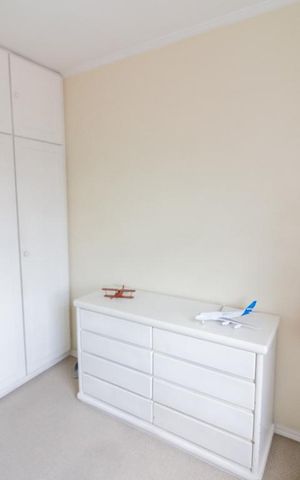 Casa à venda com 350m², 5 quartos e 3 vagas Casa à venda com 350m², 5 quartos e 3 vagasQuarto 2