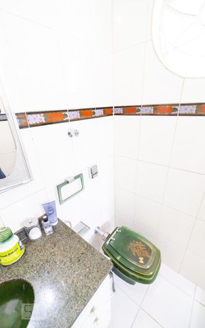 Casa à venda com 350m², 5 quartos e 3 vagas Casa à venda com 350m², 5 quartos e 3 vagasBanheiro