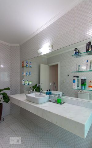 Casa à venda com 180m², 7 quartos e 1 vagaBanheiro Quarto 3 - Suíte