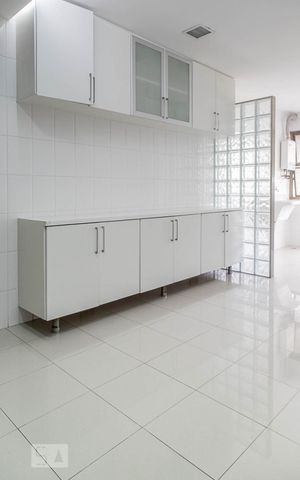 Apartamento para alugar com 350m², 3 quartos e 4 vagas Apartamento para alugar com 350m², 3 quartos e 4 vagasCozinha