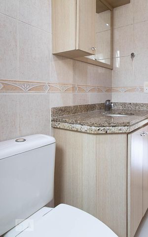 Apartamento para alugar com 350m², 3 quartos e 4 vagas Apartamento para alugar com 350m², 3 quartos e 4 vagasBanheiro da suíte 1
