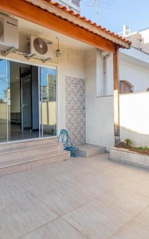 Casa à venda com 220m², 3 quartos e 2 vagas Casa à venda com 220m², 3 quartos e 2 vagasVaranda da Suíte 3