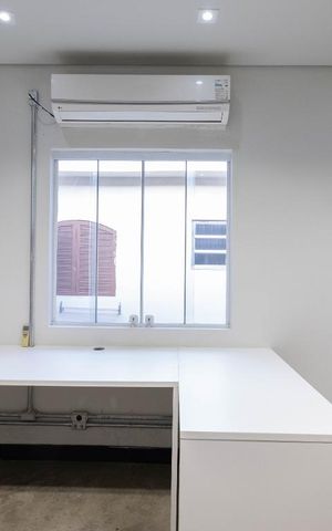 Casa à venda com 220m², 3 quartos e 2 vagas Casa à venda com 220m², 3 quartos e 2 vagasSuíte 1 e 2 / Sala de Trabalho 1