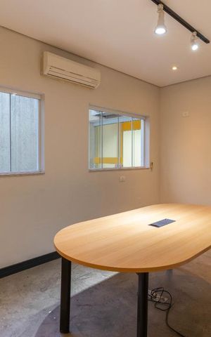 Casa à venda com 220m², 3 quartos e 2 vagas Casa à venda com 220m², 3 quartos e 2 vagasSala de Jantar / Sala de Reuniões