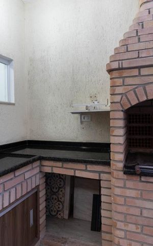 Casa à venda com 220m², 3 quartos e 2 vagas Casa à venda com 220m², 3 quartos e 2 vagasChurrasqueira
