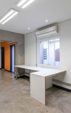 Casa à venda com 220m², 3 quartos e 2 vagas Casa à venda com 220m², 3 quartos e 2 vagasSuíte 1 e 2 / Sala de Trabalho 1