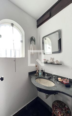 Casa à venda com 230m², 3 quartos e 3 vagasLavabo