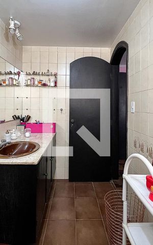Casa à venda com 230m², 3 quartos e 3 vagasBanheiro do Quarto 1