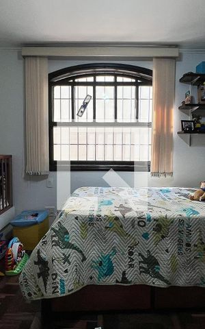 Casa à venda com 230m², 3 quartos e 3 vagasQuarto 2- Suíte