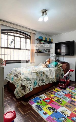 Casa à venda com 230m², 3 quartos e 3 vagasQuarto 2- Suíte