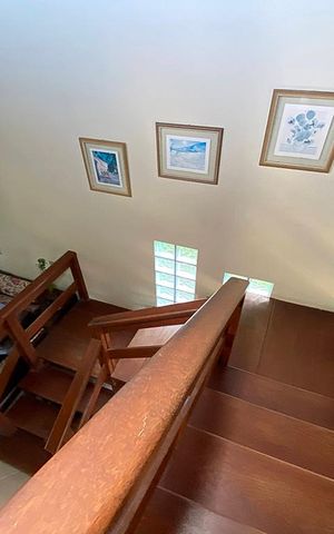 Casa à venda com 106m², 2 quartos e 3 vagasEscada