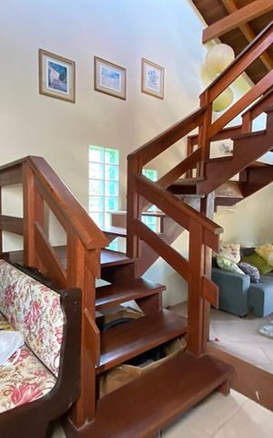 Casa à venda com 106m², 2 quartos e 3 vagasEscada