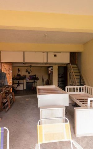 Casa à venda com 188m², 2 quartos e 5 vagas Casa à venda com 188m², 2 quartos e 5 vagasGaragem