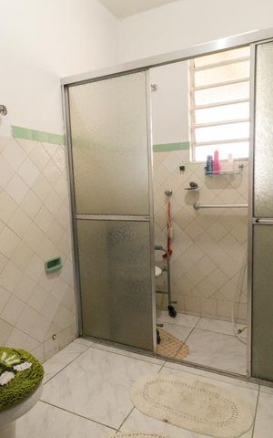 Casa à venda com 188m², 2 quartos e 5 vagas Casa à venda com 188m², 2 quartos e 5 vagasBanheiro