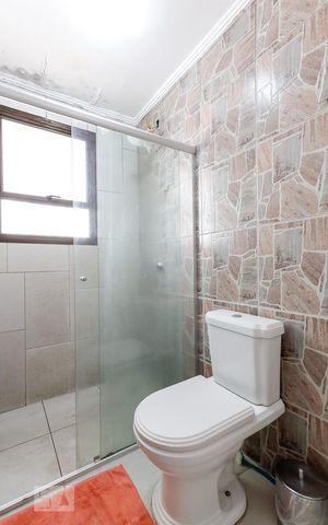 Casa à venda com 236m², 4 quartos e 4 vagas Casa à venda com 236m², 4 quartos e 4 vagasBanheiro da Suíte 1