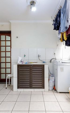 Casa à venda com 236m², 4 quartos e 4 vagas Casa à venda com 236m², 4 quartos e 4 vagasÁrea de Serviço