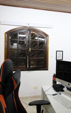 Casa para alugar com 206m², 4 quartos e 5 vagasEscritório 1