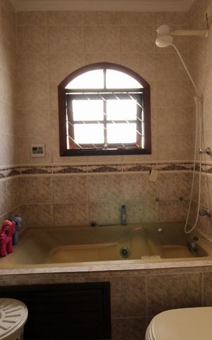 Casa para alugar com 206m², 4 quartos e 5 vagasBanheiro suíte 1