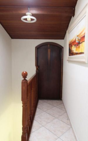 Casa para alugar com 206m², 4 quartos e 5 vagasCorredor sótão