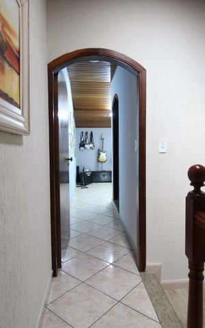 Casa para alugar com 206m², 4 quartos e 5 vagasCorredor sótão