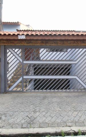 Casa para alugar com 206m², 4 quartos e 5 vagasFachada