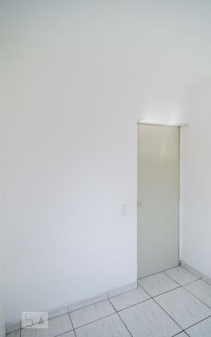 Casa para alugar com 80m², 2 quartos e 2 vagasQuarto 1