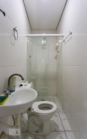 Casa para alugar com 25m², 1 quarto e sem vaga Casa para alugar com 25m², 1 quarto e sem vagaBanheiro