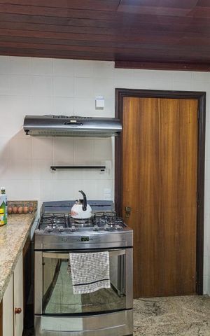 Casa à venda com 252m², 3 quartos e 2 vagas Casa à venda com 252m², 3 quartos e 2 vagasCozinha
