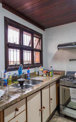 Casa à venda com 252m², 3 quartos e 2 vagas Casa à venda com 252m², 3 quartos e 2 vagasCozinha
