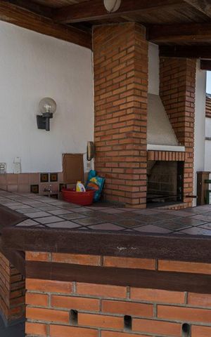 Casa à venda com 252m², 3 quartos e 2 vagas Casa à venda com 252m², 3 quartos e 2 vagasChurrasqueira