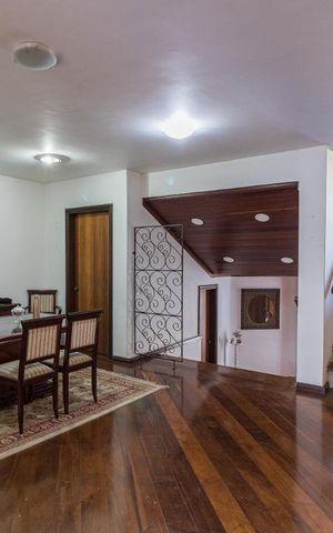 Casa à venda com 252m², 3 quartos e 2 vagas Casa à venda com 252m², 3 quartos e 2 vagasSala 1