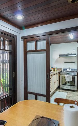 Casa à venda com 252m², 3 quartos e 2 vagas Casa à venda com 252m², 3 quartos e 2 vagasCozinha