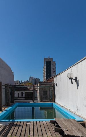 Casa à venda com 252m², 3 quartos e 2 vagas Casa à venda com 252m², 3 quartos e 2 vagasPiscina